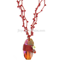 Collar colgante cristalino moldeado del ganchillo coralino rojo de moda Boho Chic